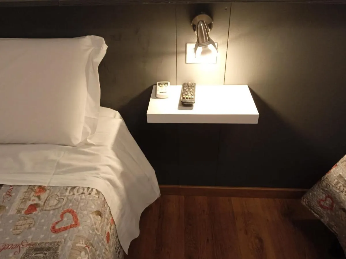 Megaride Guest House Como