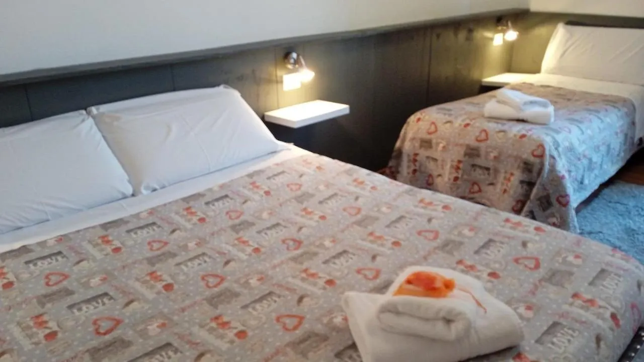 Megaride Guest House Como