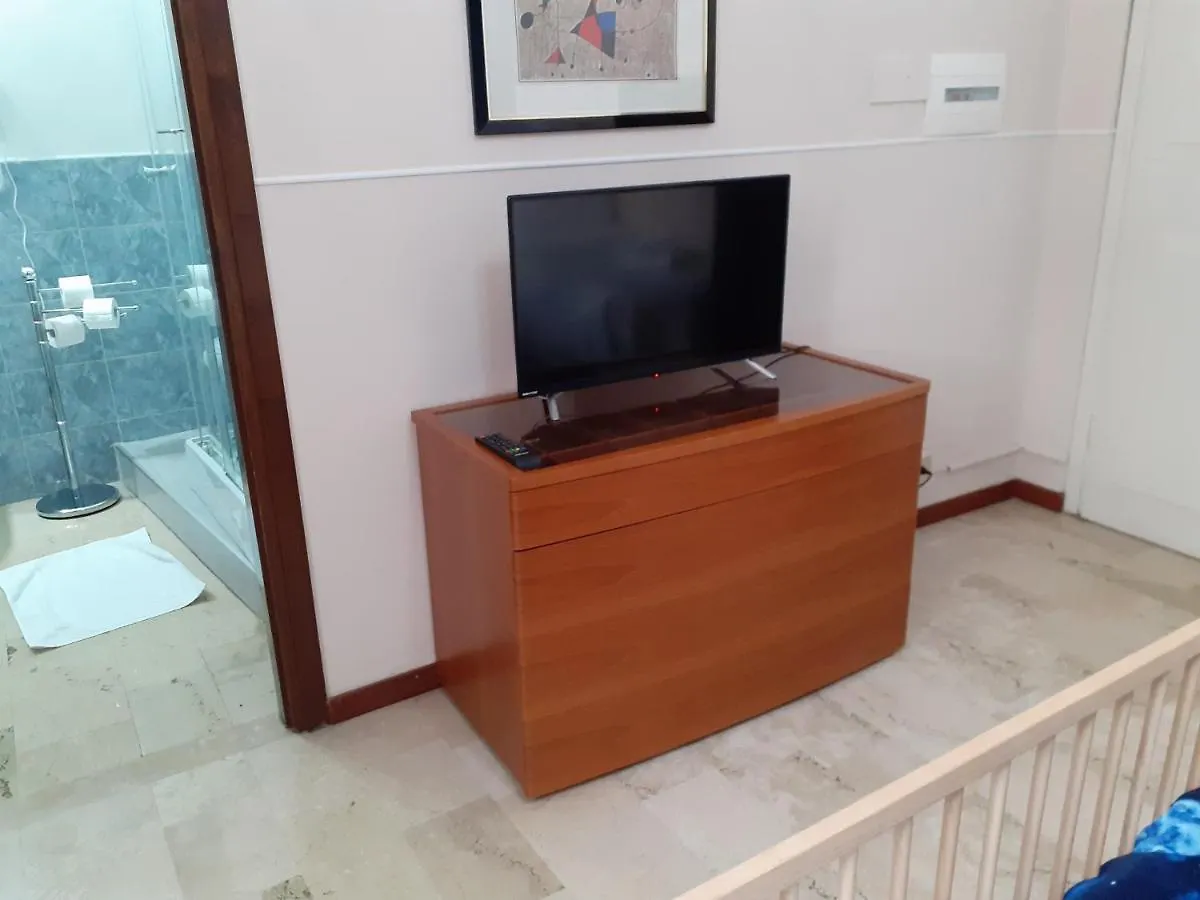 Megaride Guest House Como