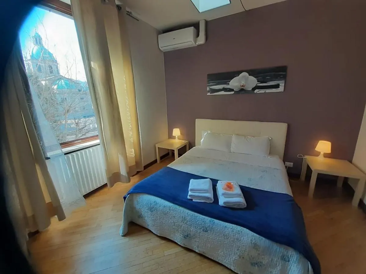 Megaride Guest House Como