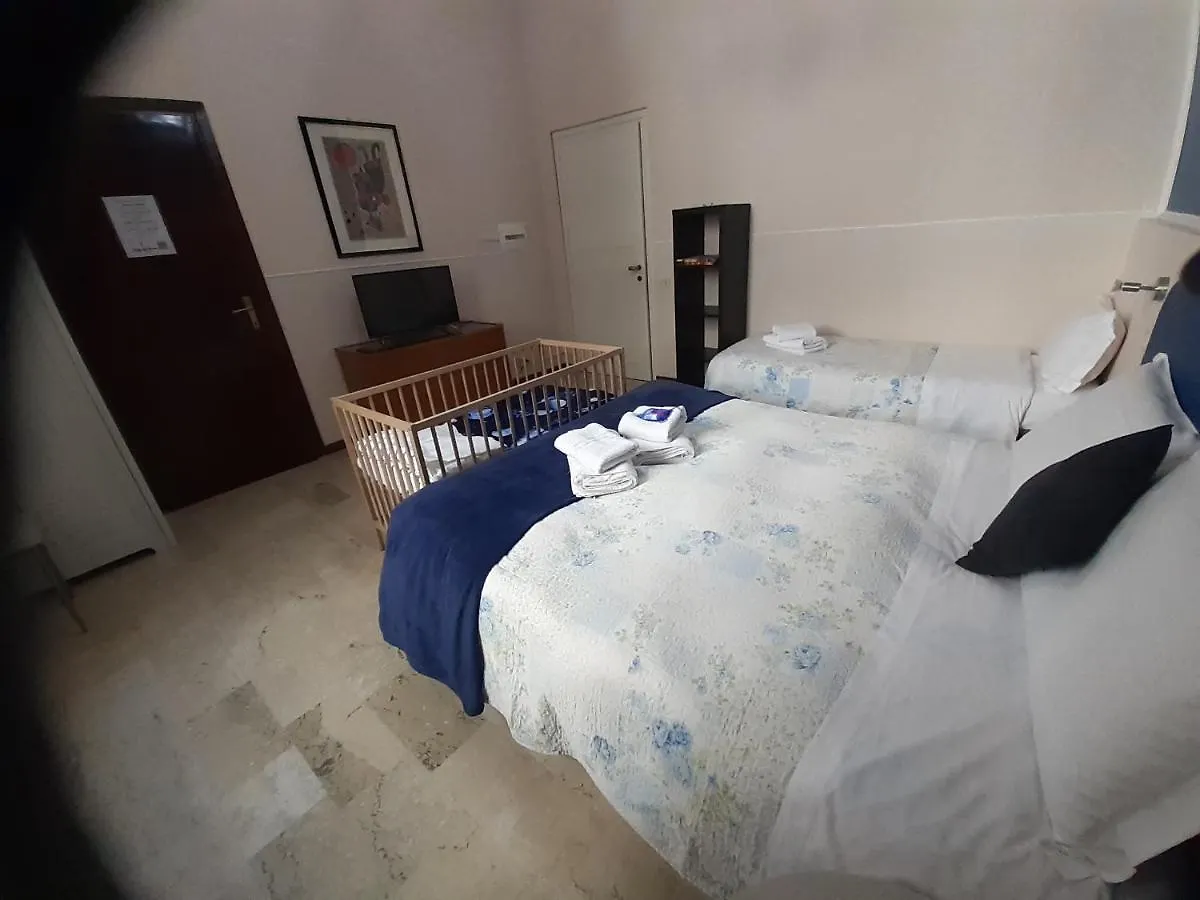 Megaride Guest House Como