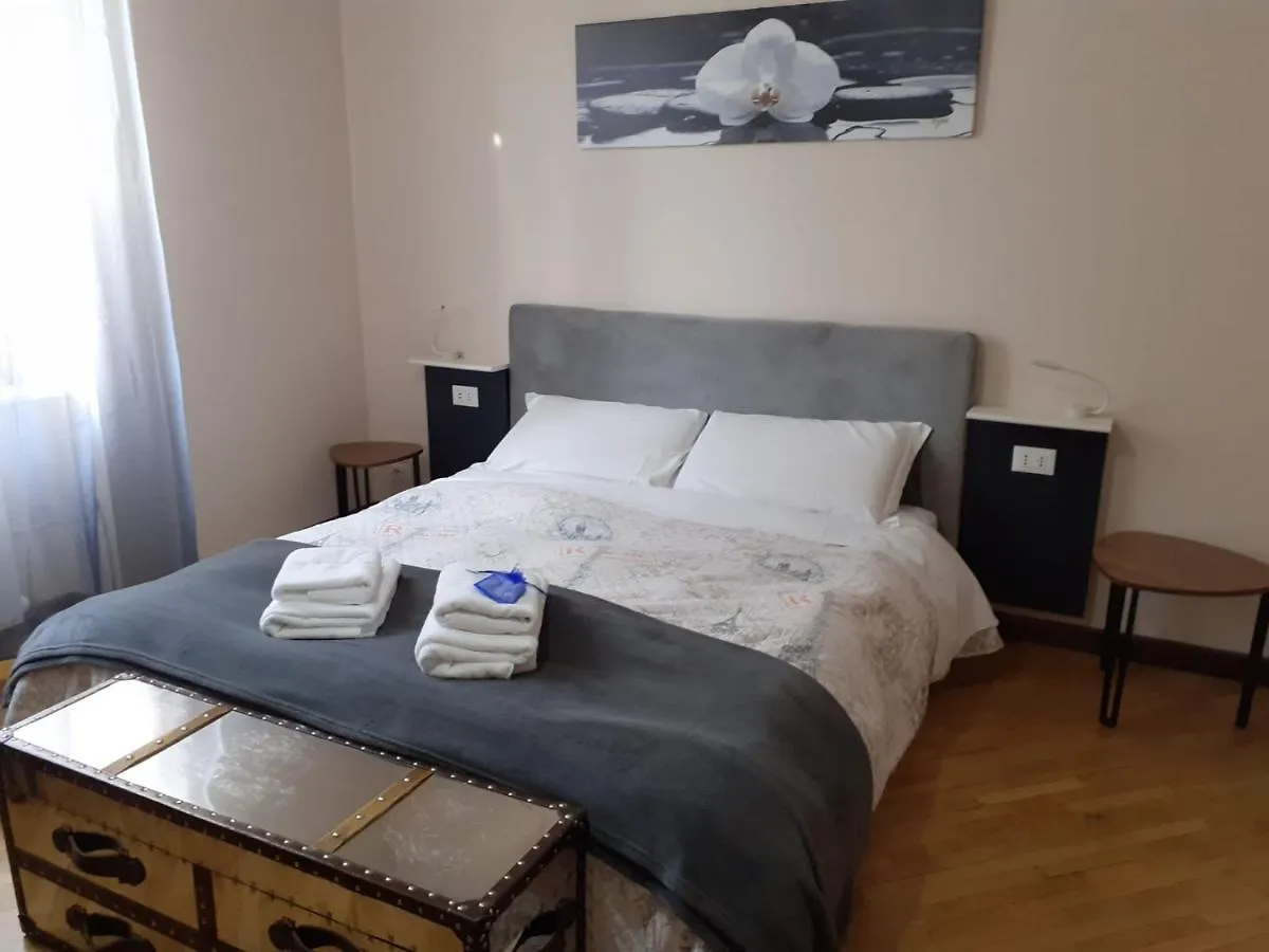 Megaride Guest House Como