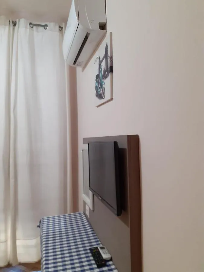 Megaride Guest House Como