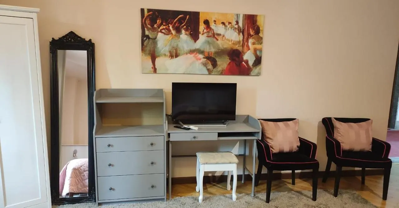 Megaride Guest House Como