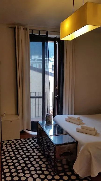 Megaride Guest House Como