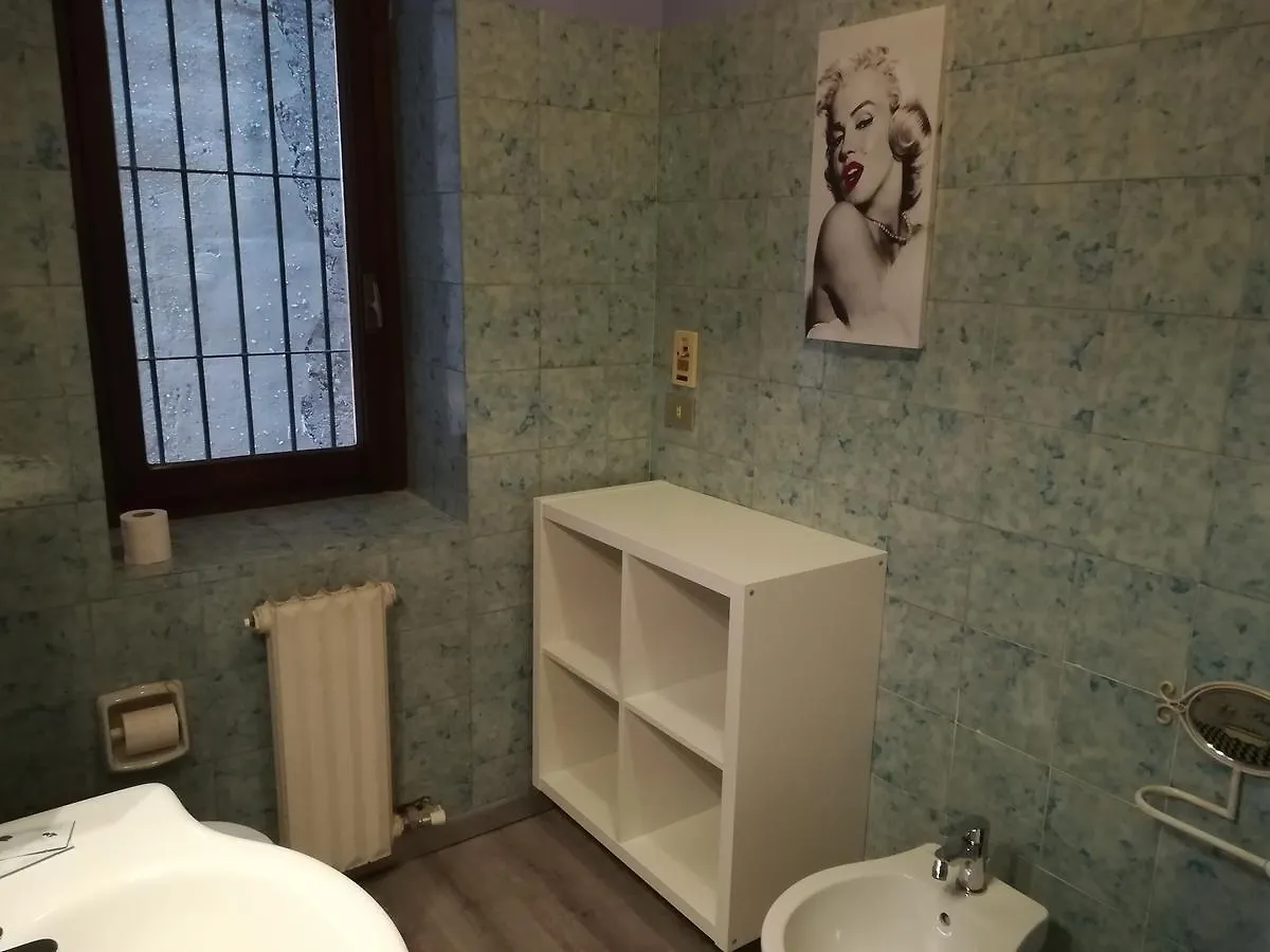 Megaride Guest House Como