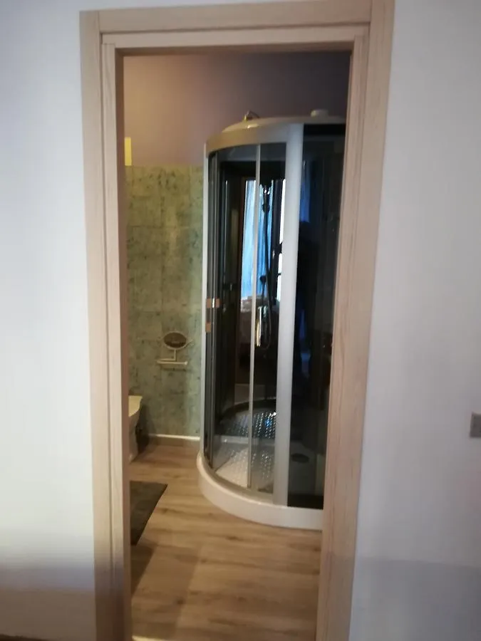Megaride Guest House Como