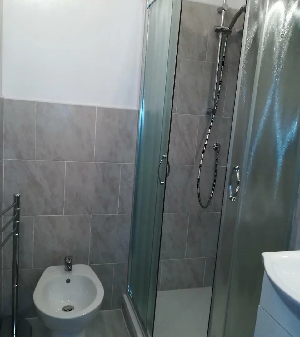 Megaride Guest House Como