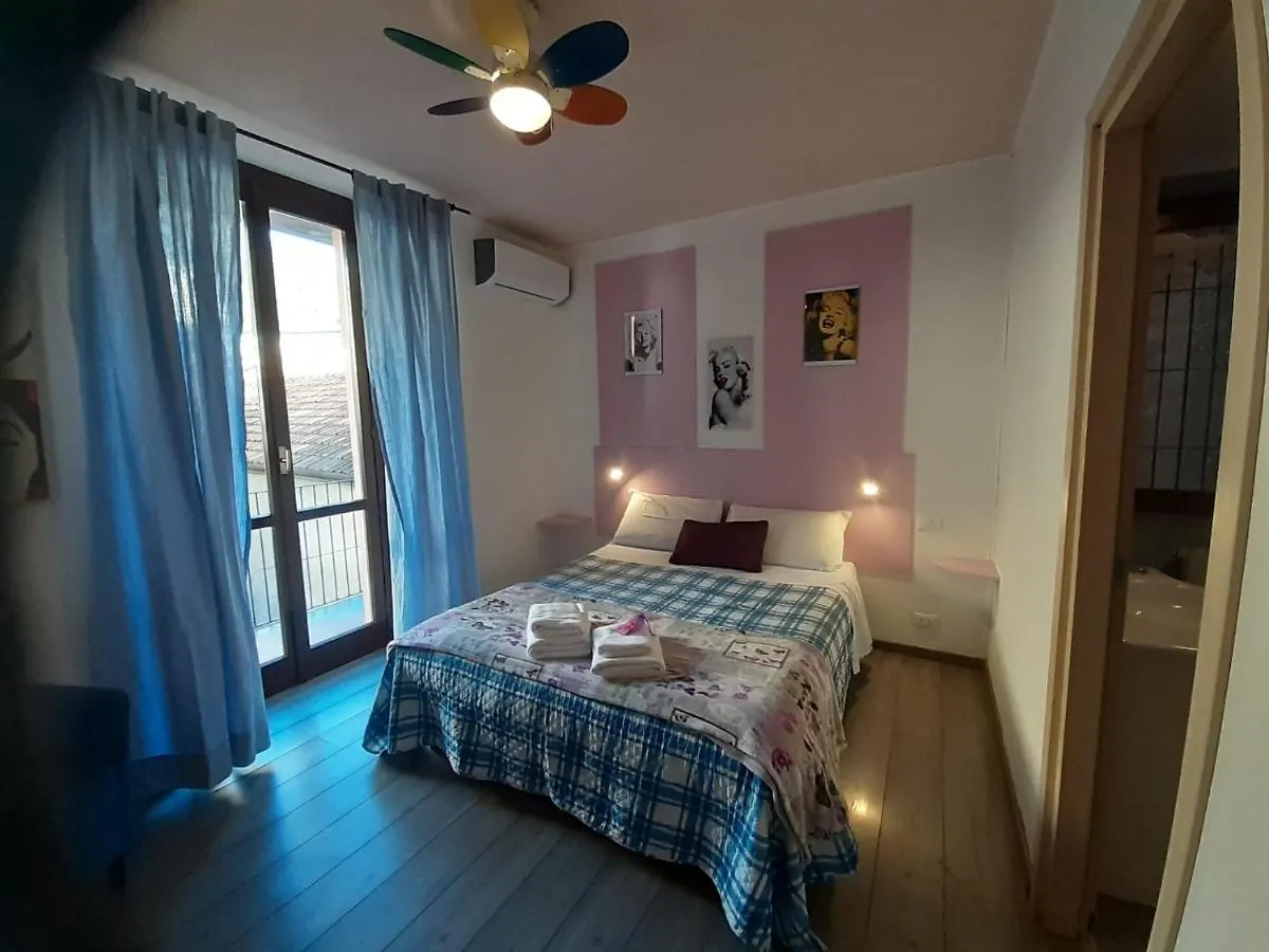 Megaride Guest House Como