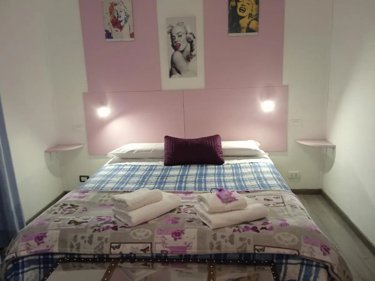 Megaride Guest House Como
