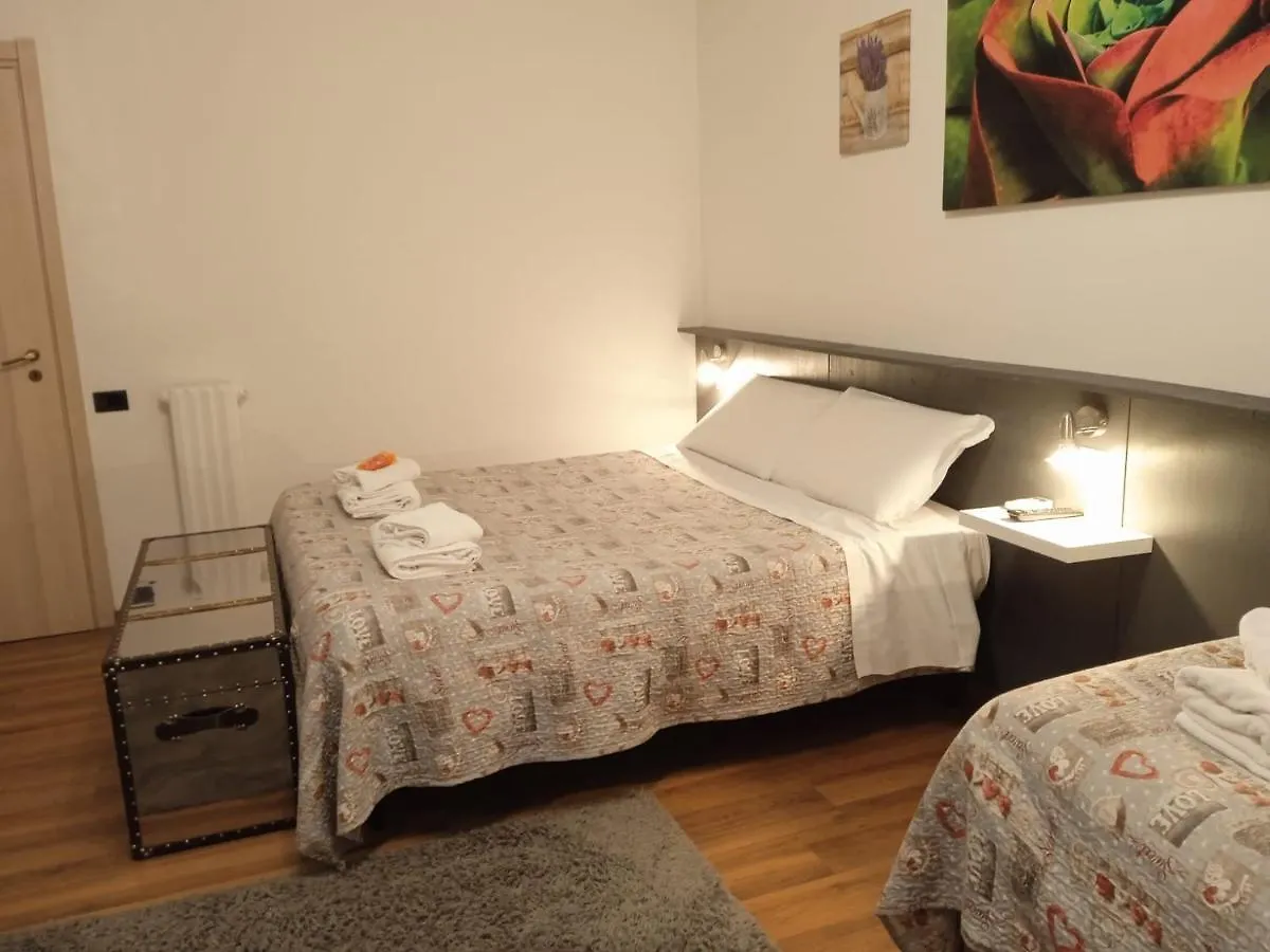 Megaride Guest House Como