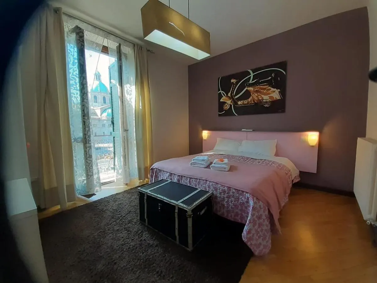 Megaride Guest House Como