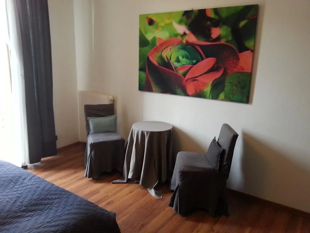 Megaride Guest House Como