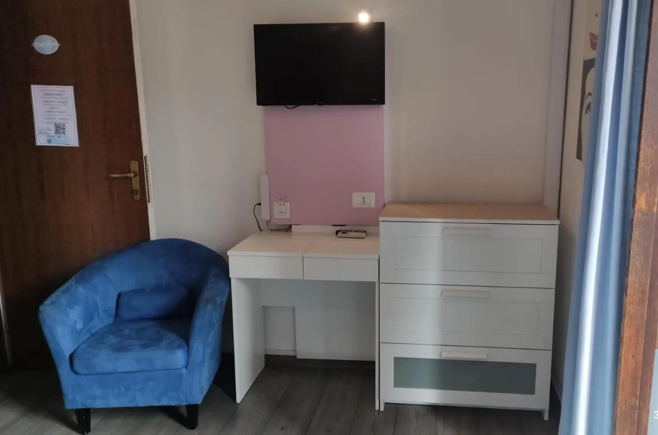 Megaride Guest House Como