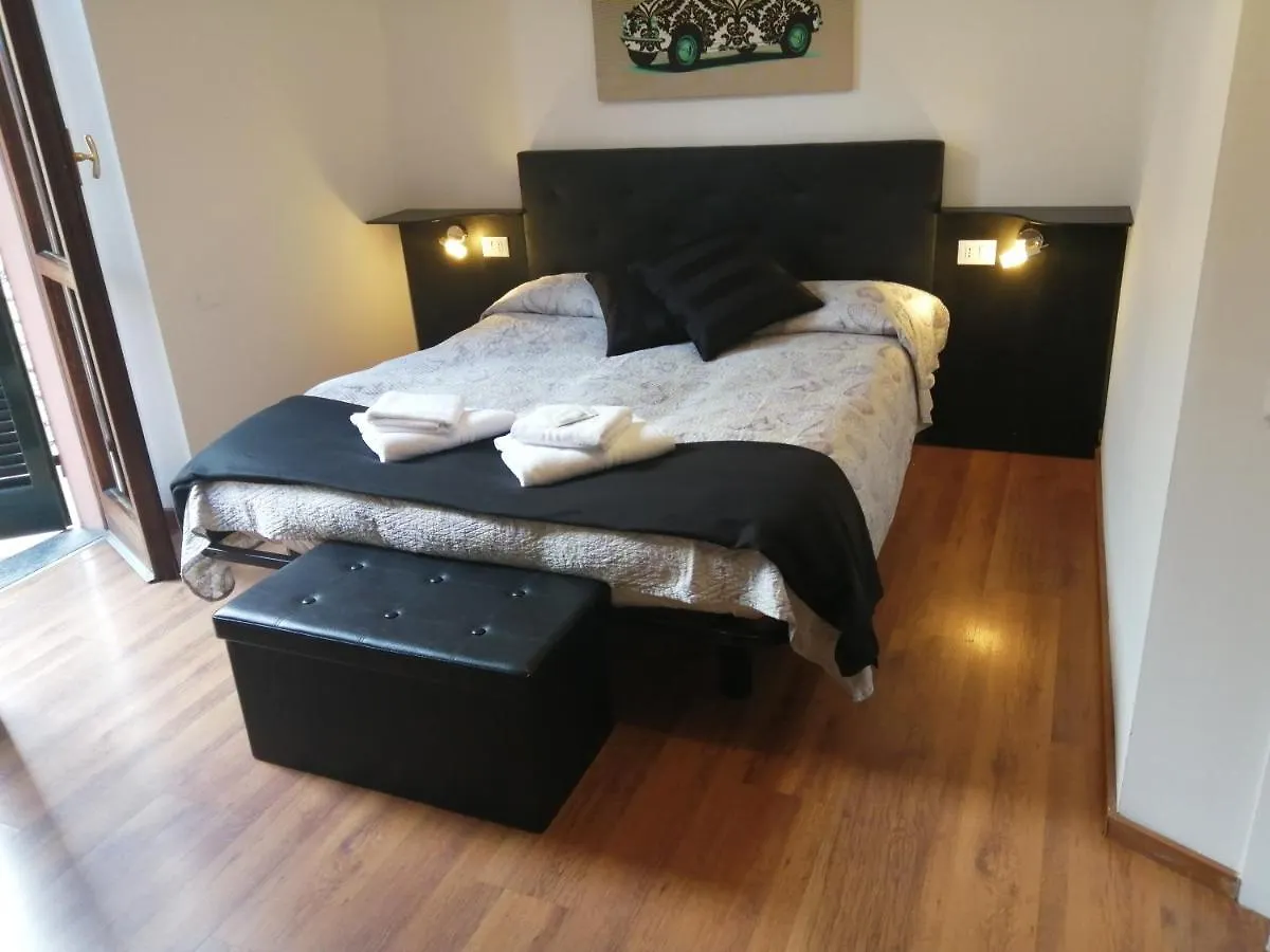 Megaride Guest House Como